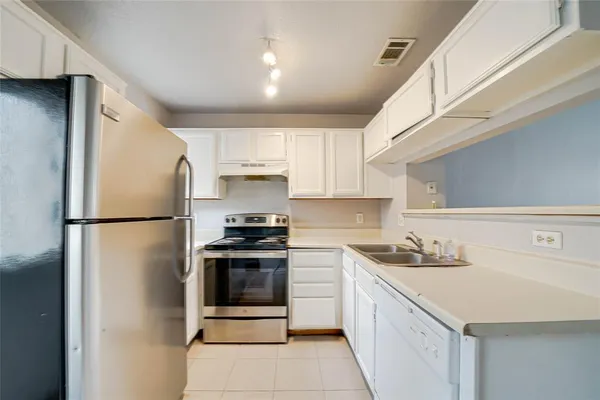 $1,600 | 633 Carriagehouse Lane, Unit 3, Garland, TX 75040