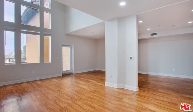 $6,806 | 340 Hauser Boulevard, Unit 4430, Los Angeles, CA 90036