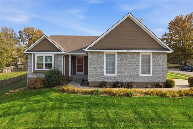 $409,000 | 1009 Southwest Blazing Star Drive, Lee's Summit, MO 64081