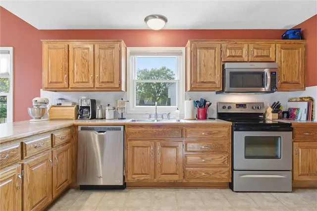 $409,000 | 1009 Southwest Blazing Star Drive, Lee's Summit, MO 64081