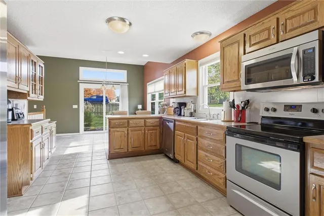 $409,000 | 1009 Southwest Blazing Star Drive, Lee's Summit, MO 64081