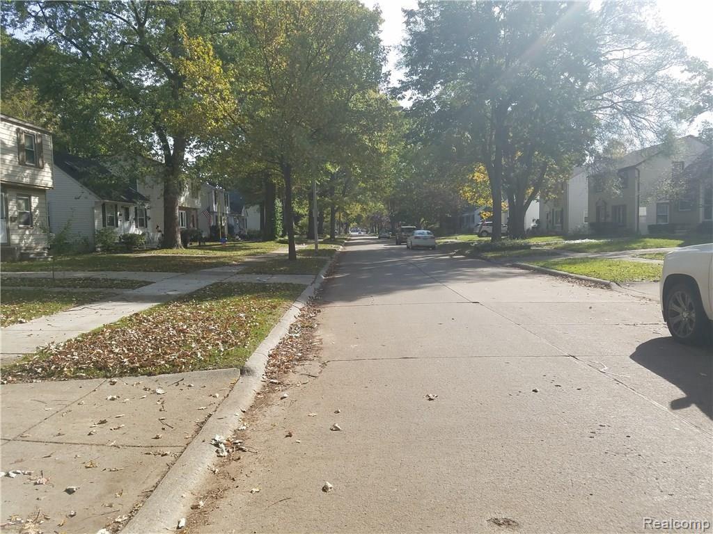 2180 Hampton Road Grosse Pointe, MI 48236 - Photo 4 of 37 20171019_112851.jpg