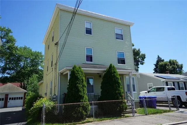 $1,900 | 167 Baxter Street, Unit 2, Pawtucket, RI 02861