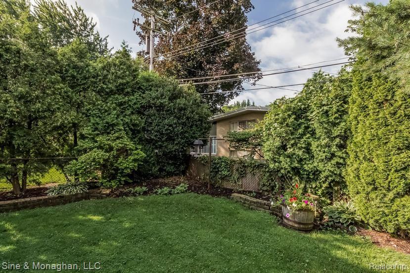845 Cook Road Grosse Pointe, MI 48236 - Photo 44 of 48 041-Exterior-1898132-small.jpg