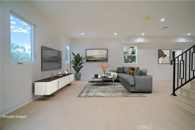 $5,395 | 257 South Ave 54, Los Angeles, CA 90042