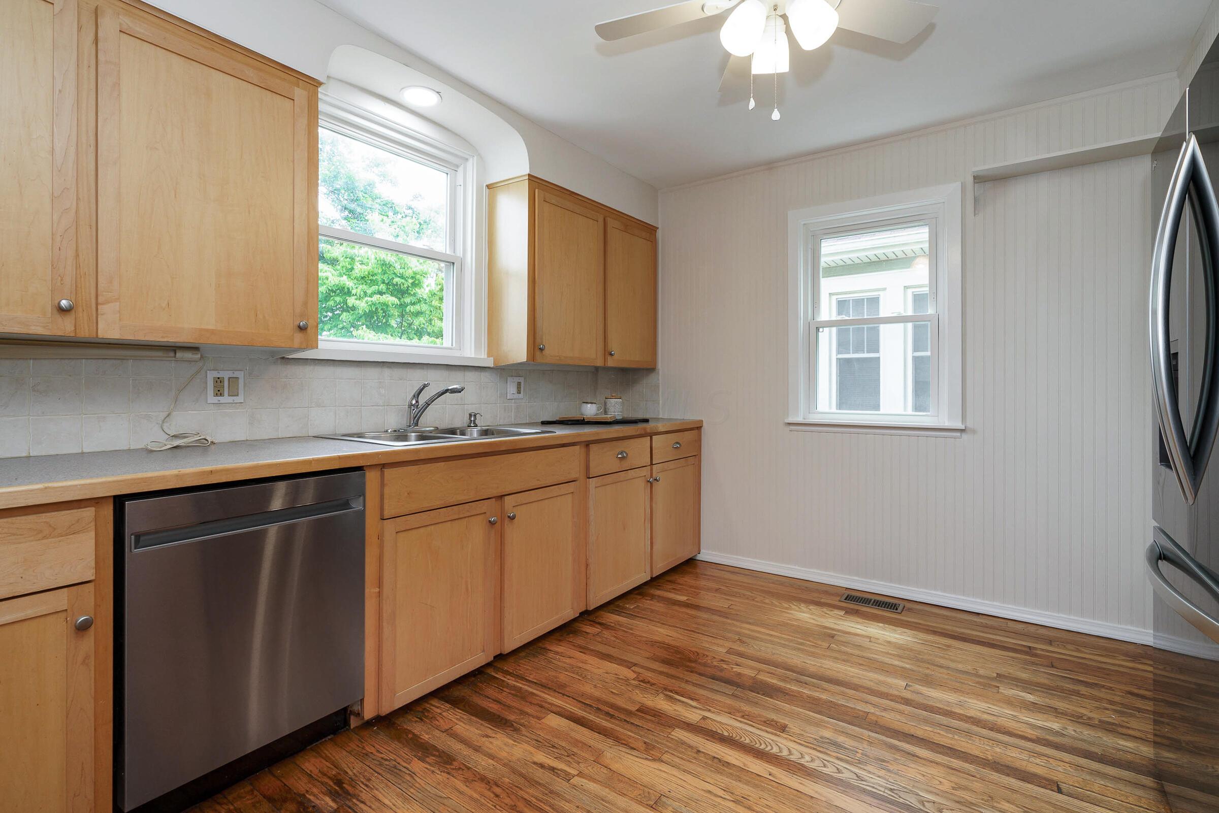 908 Timberman Road Columbus, OH 43212 - Photo 11 of 34 Kitchen