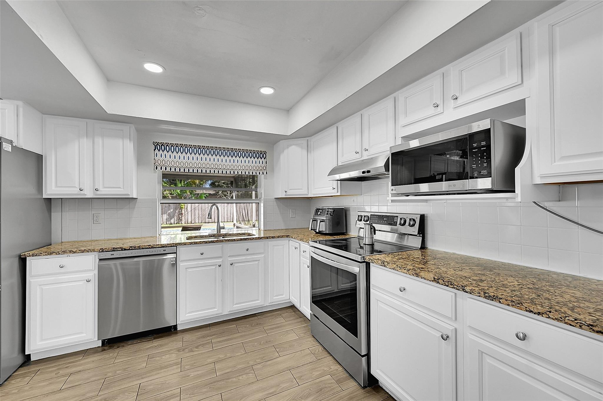 300 Kathy Lane Margate, FL 33068 - Photo 12 of 25 Photo 12