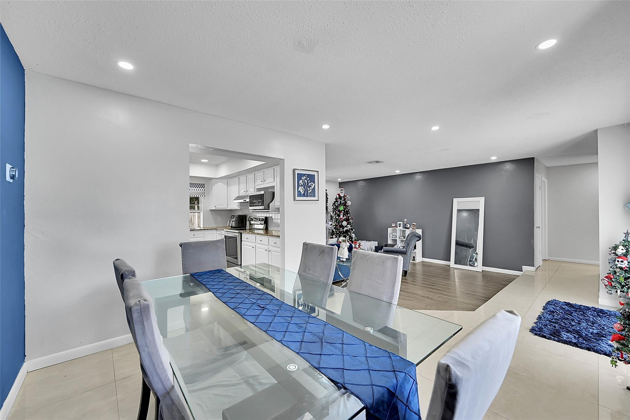 300 Kathy Lane Margate, FL 33068 - Photo 4 of 25 Photo 4