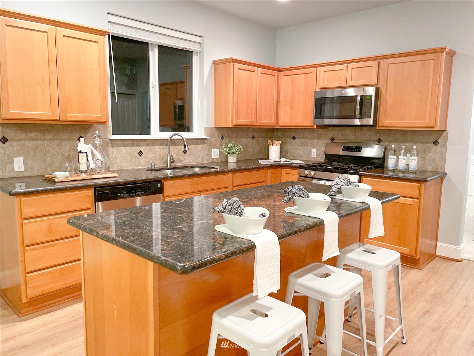 13700 161st Place Southeast Renton, WA 98059 - Photo 10 of 31 Gallery Image 10