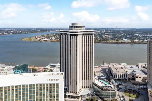 $7,100,000 | 2 Canal Street, Unit 3102, New Orleans, LA 70130