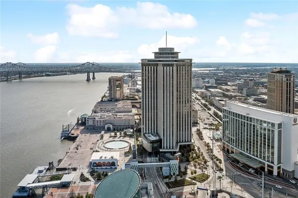 $7,100,000 | 2 Canal Street, Unit 3102, New Orleans, LA 70130
