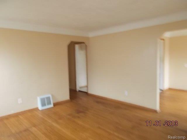6884 Rutherford Street Detroit, MI 48228 - Photo 10 of 14 DSCN0117.JPG