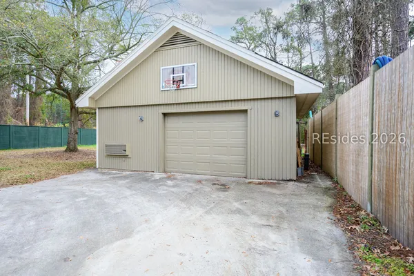 $1,050,000 | 14 Bay Pines Drive, Hilton Head Island, SC 29928