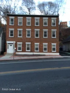 $2,150 | 277 Congress Street, Unit 2, Troy, NY 12180