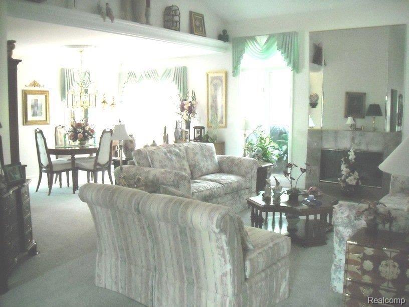 3231 Fairgrove Terrace Rochester, MI 48309 - Photo 11 of 25 Great rm with fireplace 3