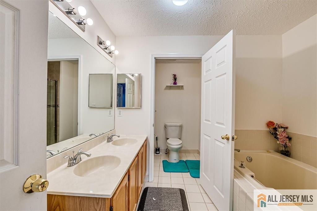 32 Prestwick Way, Unit 32 Edison, NJ 08820 - Photo 20 of 28 Gallery Image 20