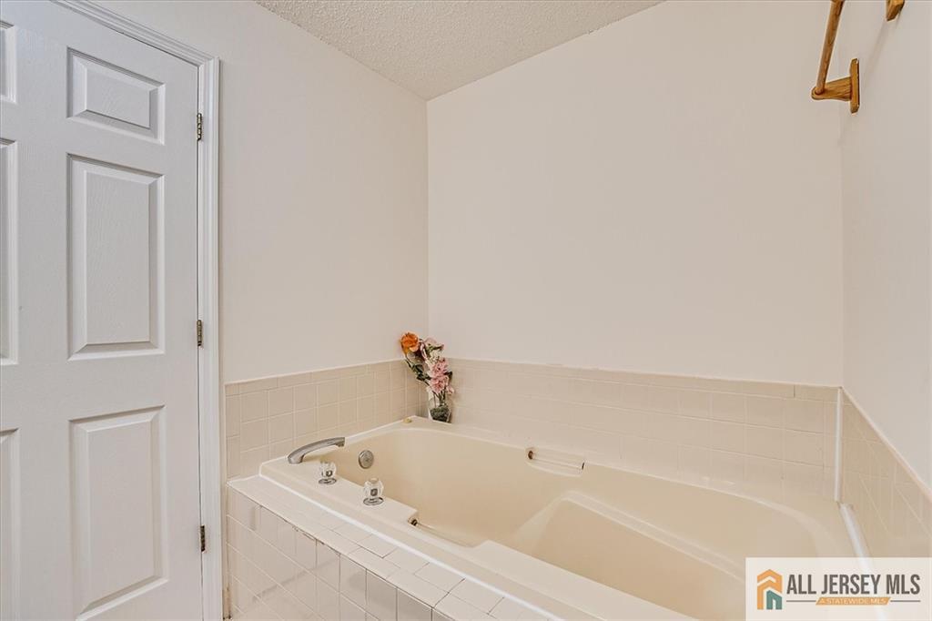 32 Prestwick Way, Unit 32 Edison, NJ 08820 - Photo 22 of 28 Gallery Image 22