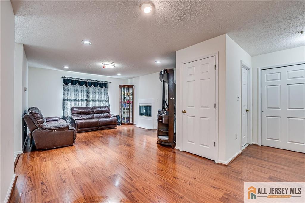 32 Prestwick Way, Unit 32 Edison, NJ 08820 - Photo 6 of 28 Gallery Image 6