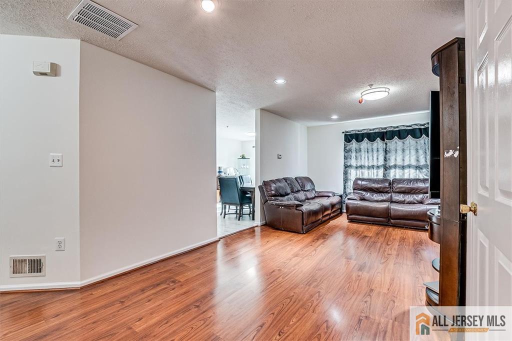 32 Prestwick Way, Unit 32 Edison, NJ 08820 - Photo 7 of 28 Gallery Image 7