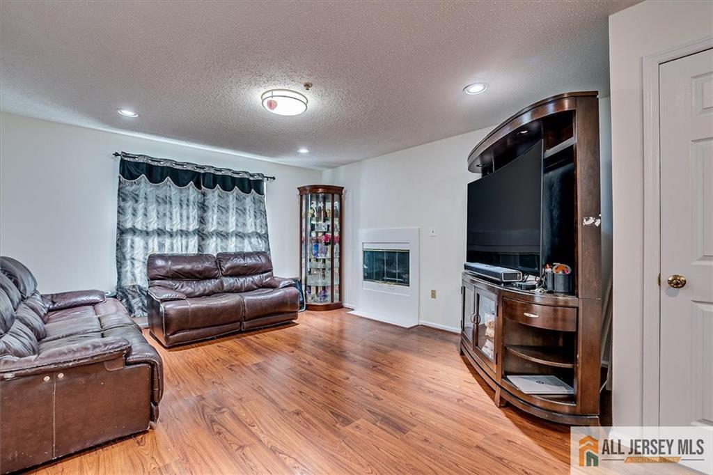 32 Prestwick Way, Unit 32 Edison, NJ 08820 - Photo 8 of 28 Gallery Image 8