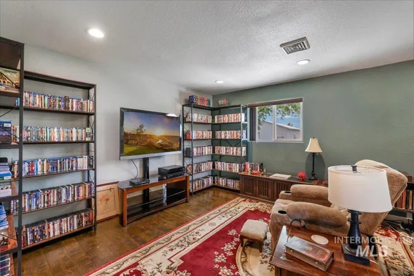 $650,000 | 1011 Filer Avenue West, Twin Falls, ID 83301