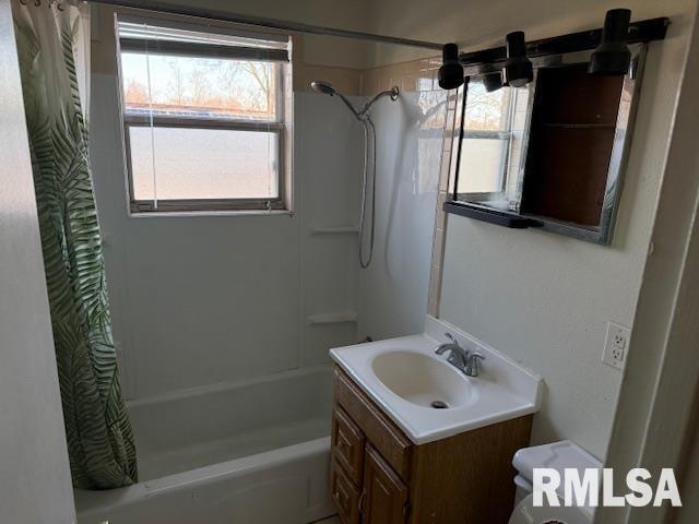 418 South Graham Avenue Carbondale, IL 62901 - Photo 9 of 9 a bathroom with a sink toilet and shower