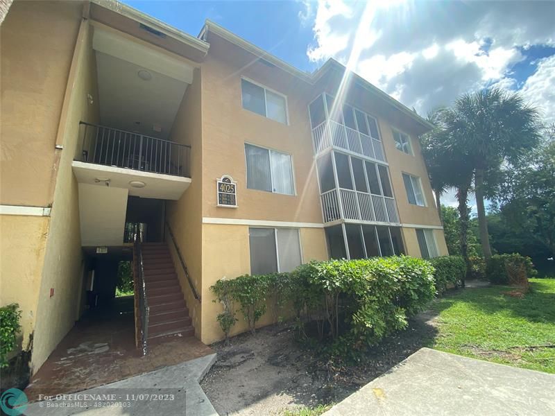 4025 West McNab Road, Unit 212E Pompano Beach, FL 33069 - Photo 2 of 2 a view of backyard of house
