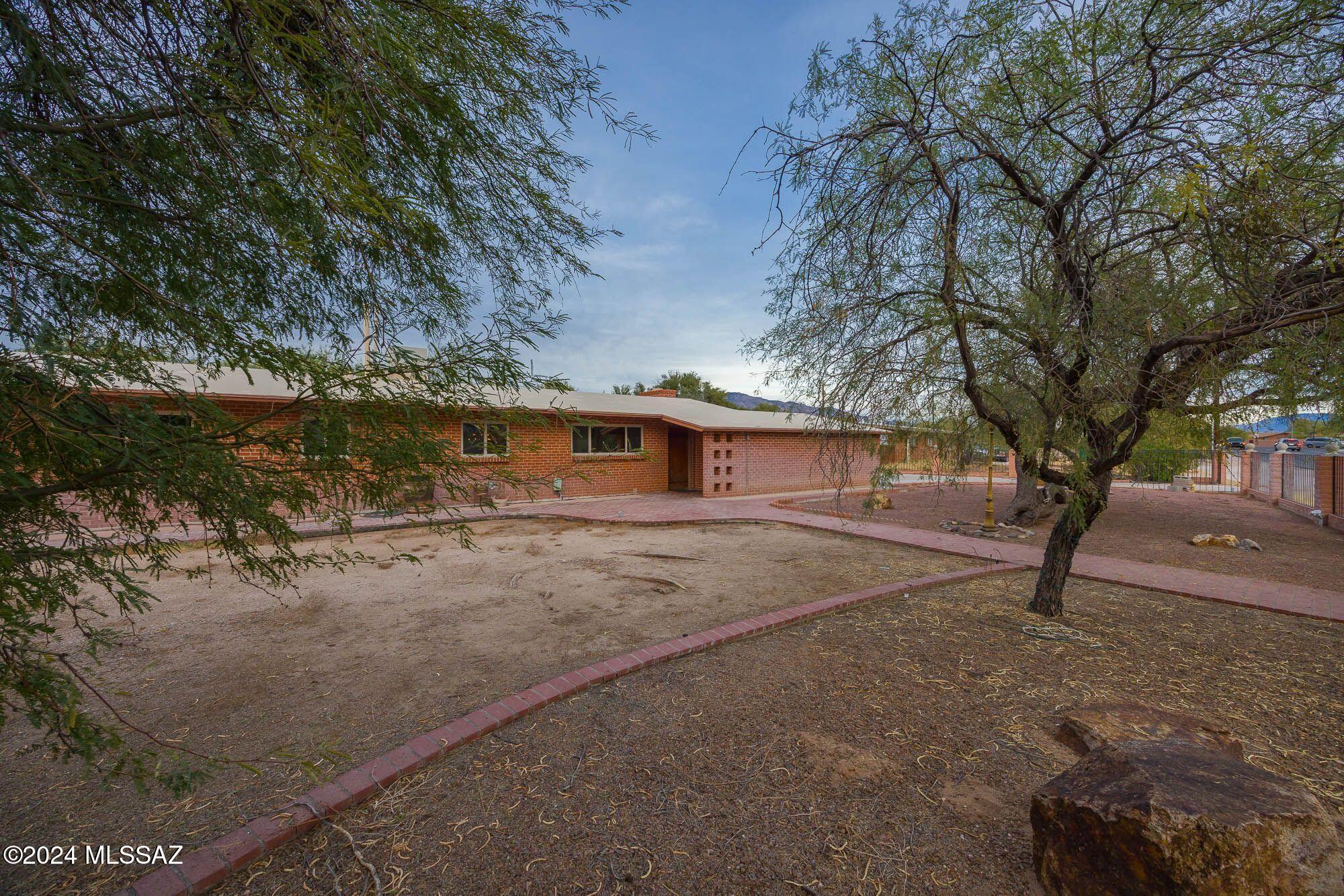 1440 West Roller Coaster Road Tucson, AZ 85704 - Photo 2 of 26 Gallery Image 2