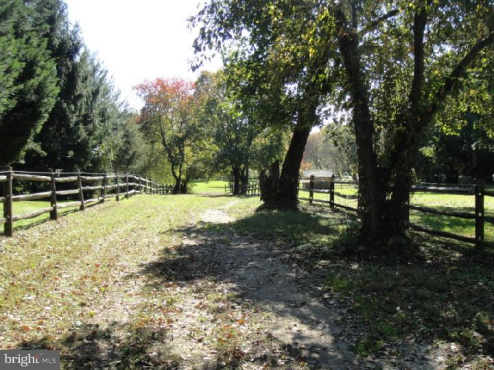 987 Providence Road Newtown Square, PA 19073 - Photo 2 of 20