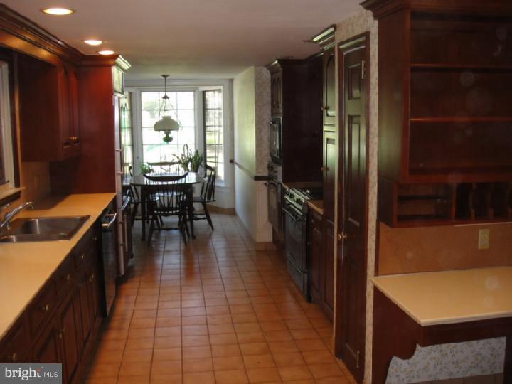 987 Providence Road Newtown Square, PA 19073 - Photo 13 of 20