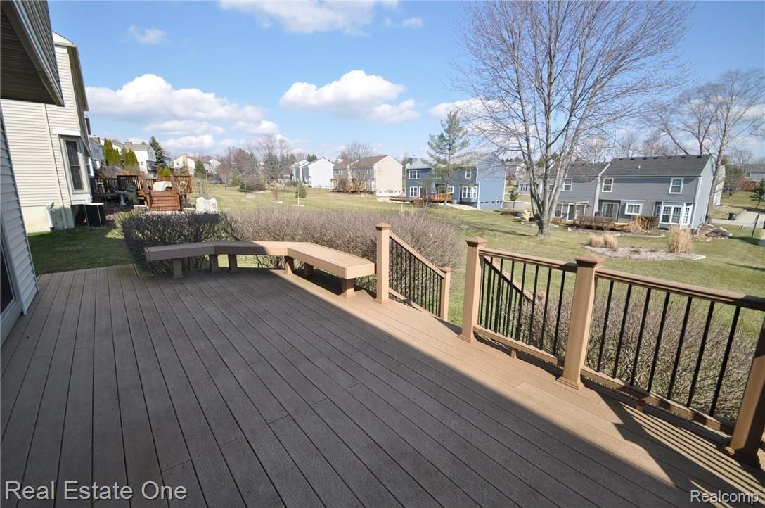 1696 Grandview Drive Rochester, MI 48306 - Photo 30 of 32 30.JPG