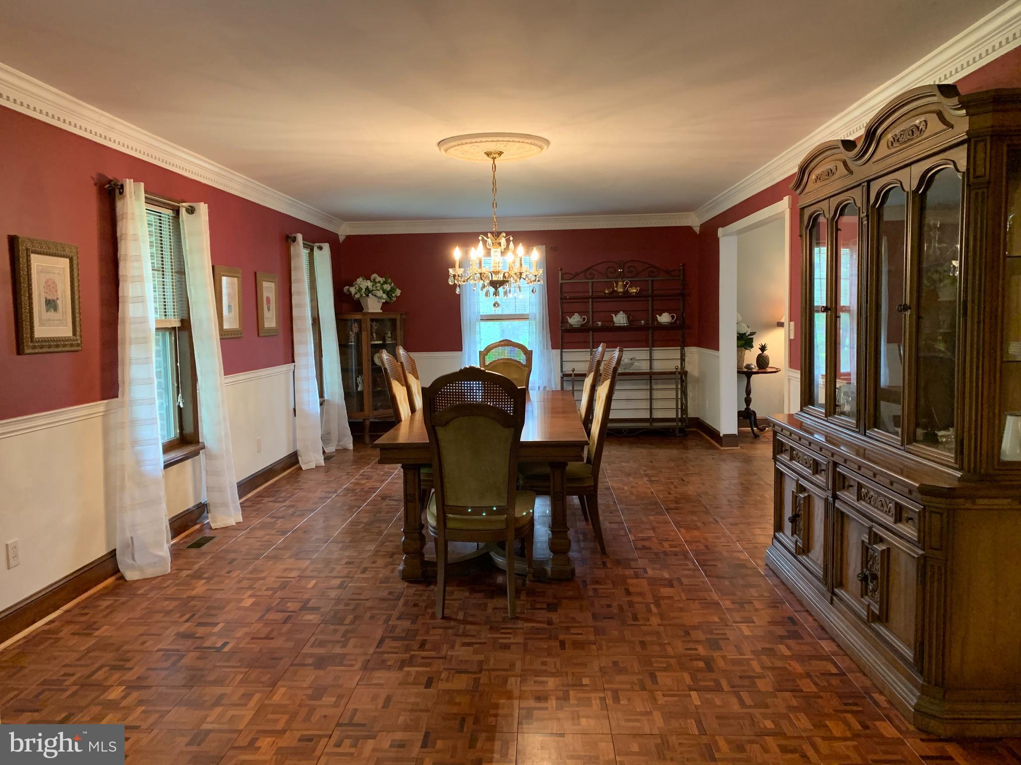Grand DR w/ abundant light & solid wood parquet
