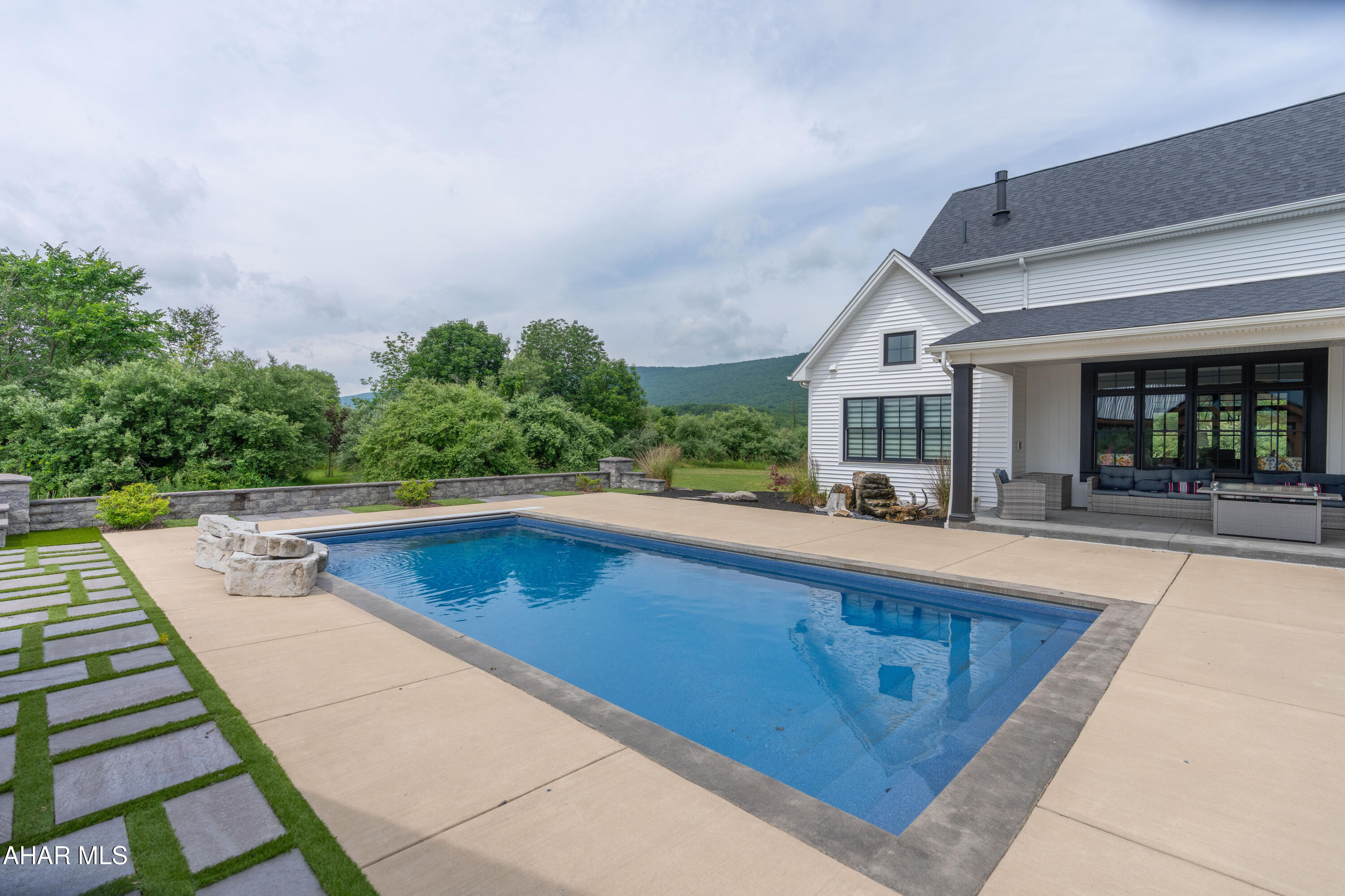 102 Middle Ridge Road Hollidaysburg, PA 16648 - Photo 16 of 82
