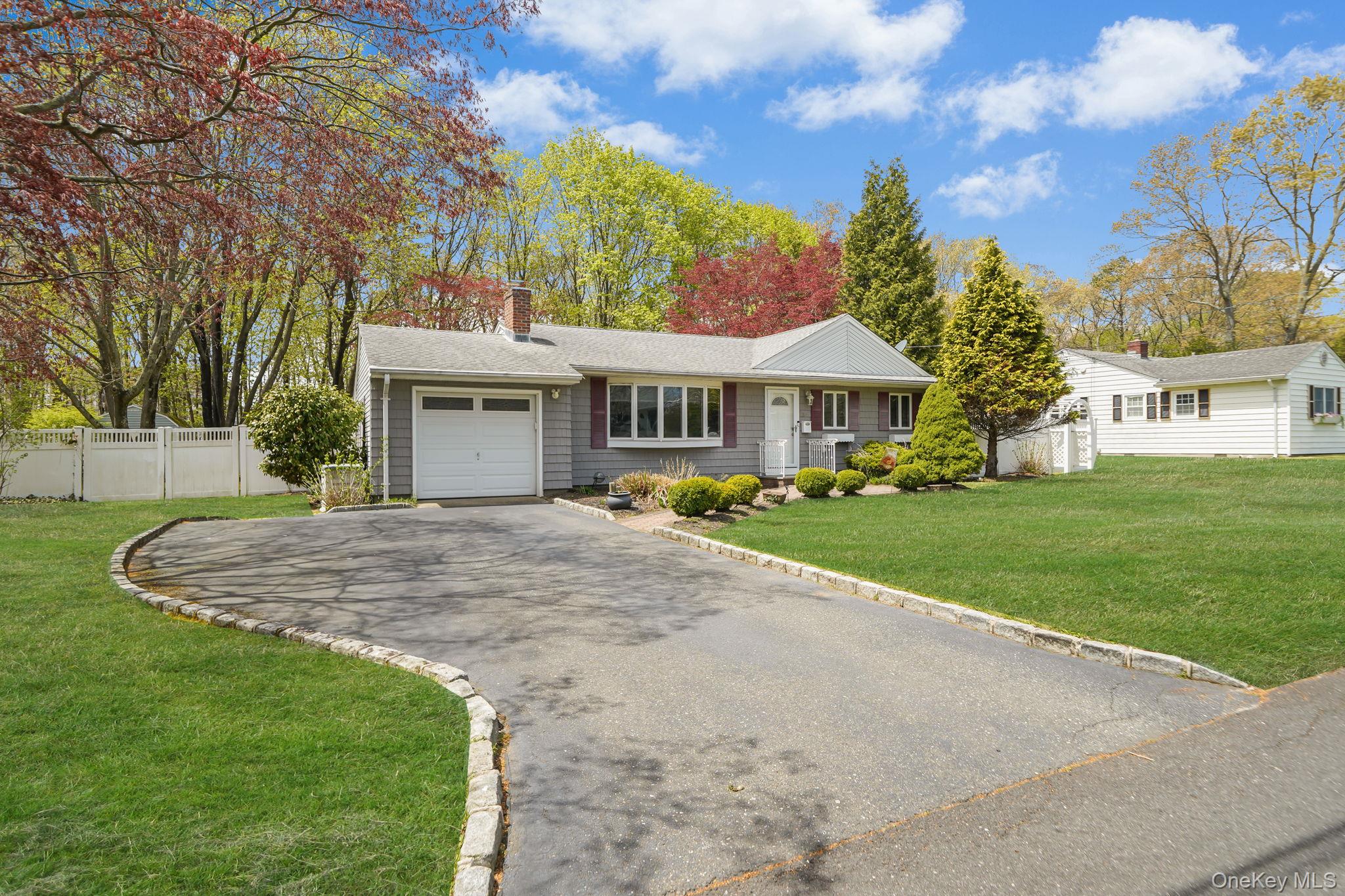 34 Oxbow Road Patchogue, NY 11772 - Photo 2 of 26