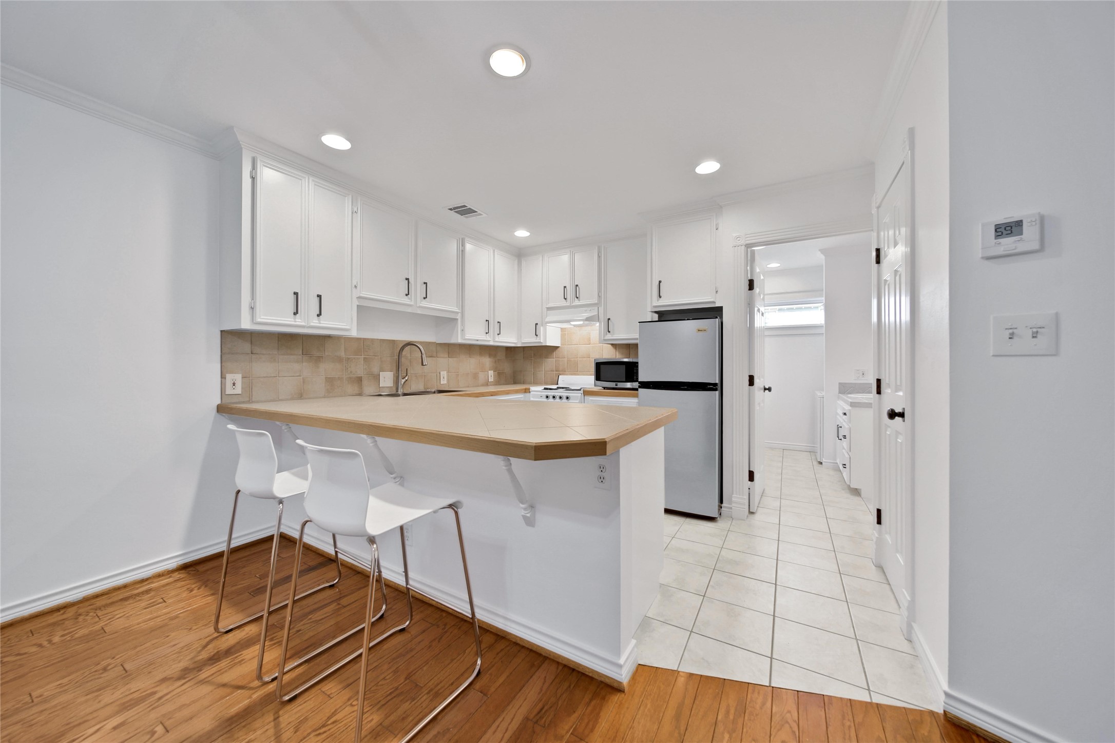 520 West 15th Street Houston, TX 77008 - Photo 11 of 22 a kitchen with stainless steel appliances a refrigerator and a stove top oven