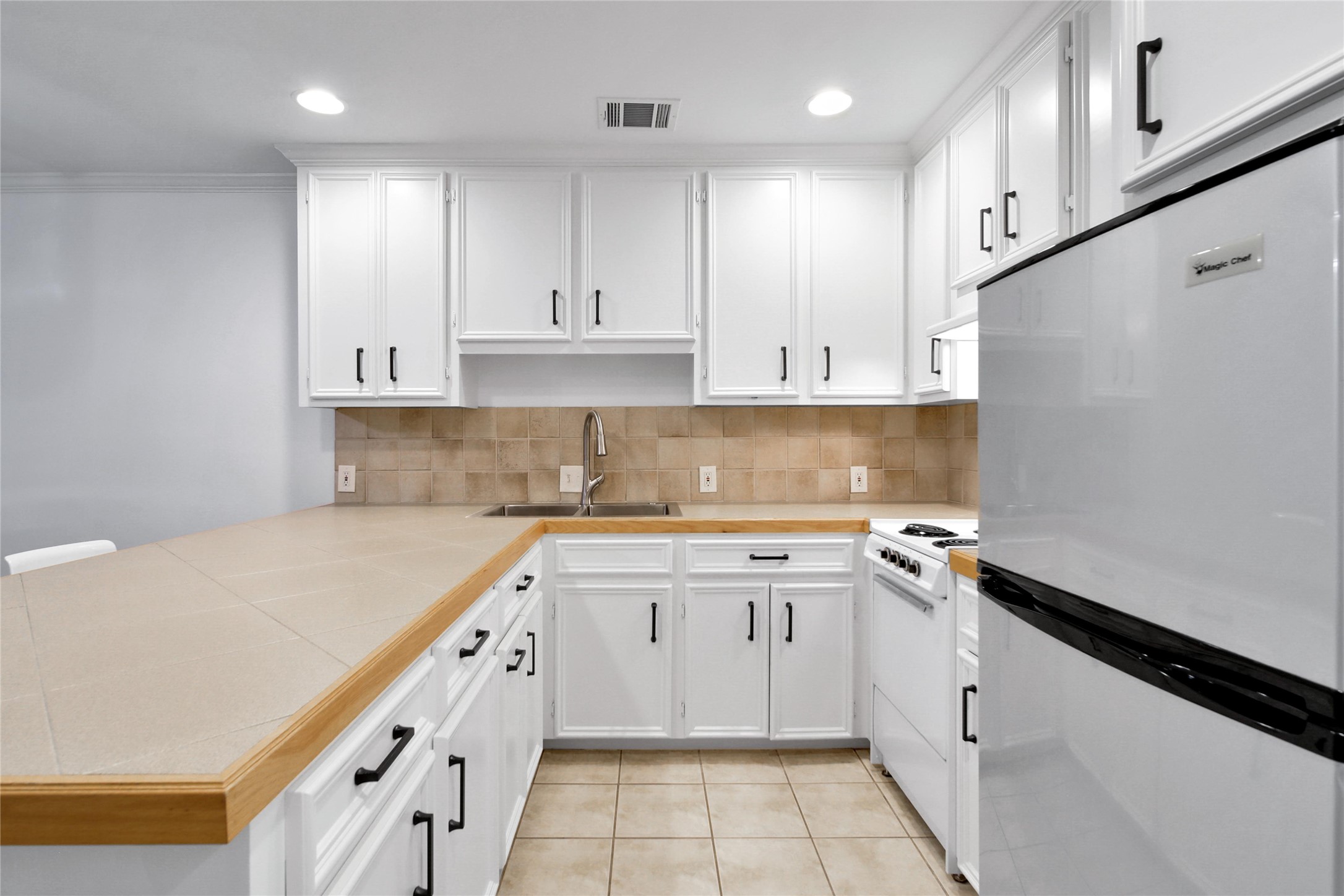 520 West 15th Street Houston, TX 77008 - Photo 13 of 22 a kitchen with granite countertop white cabinets and white appliances