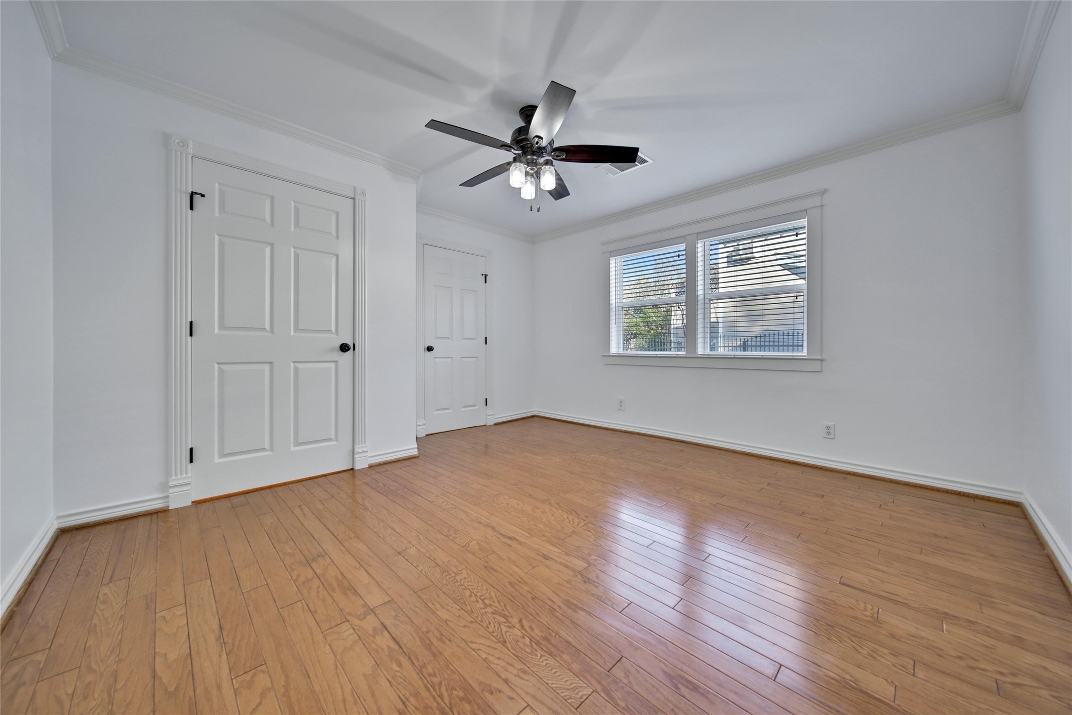 520 West 15th Street Houston, TX 77008 - Photo 21 of 22 wooden floor in an empty room with a window