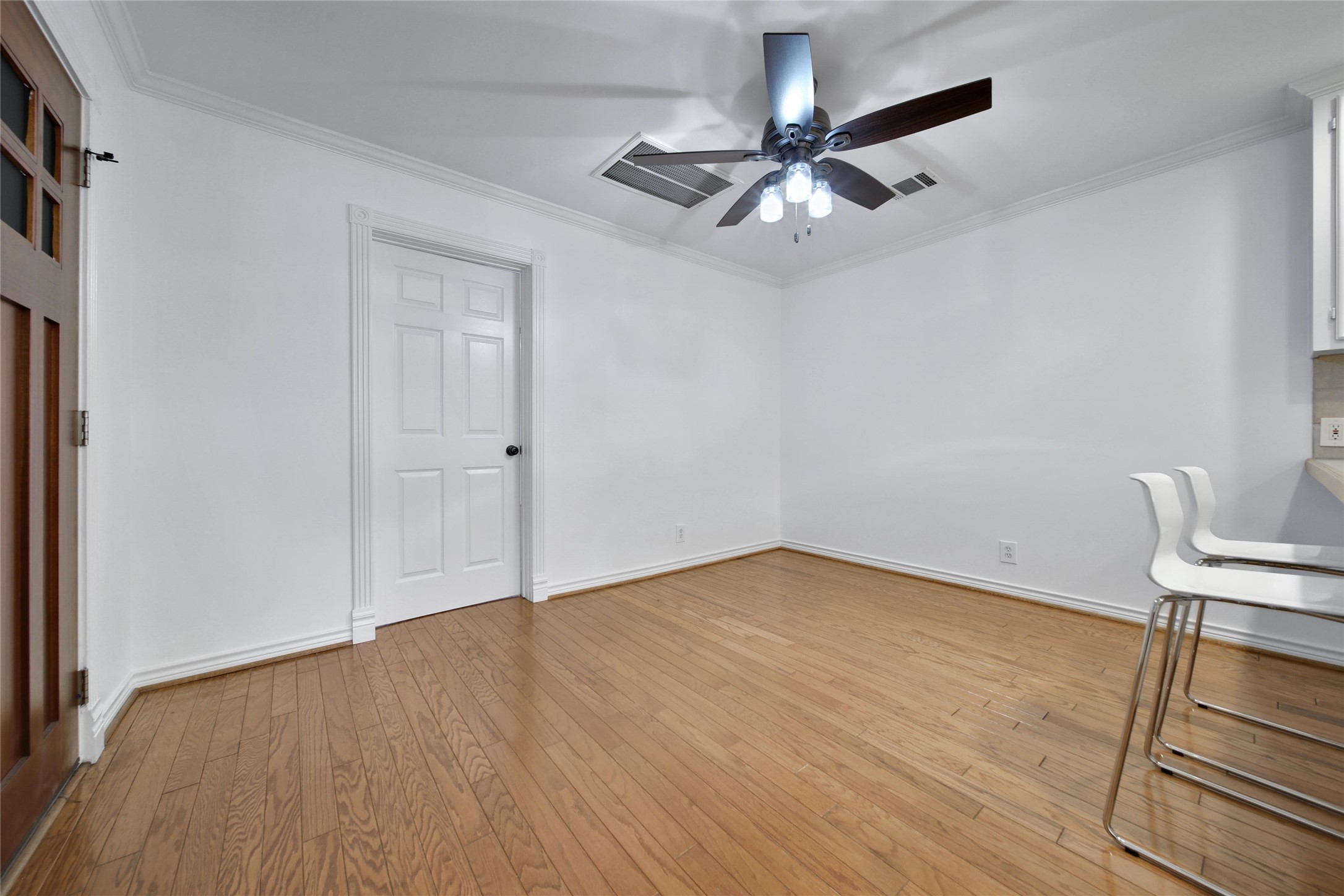 520 West 15th Street Houston, TX 77008 - Photo 8 of 22 an empty room with wooden floor fan and windows