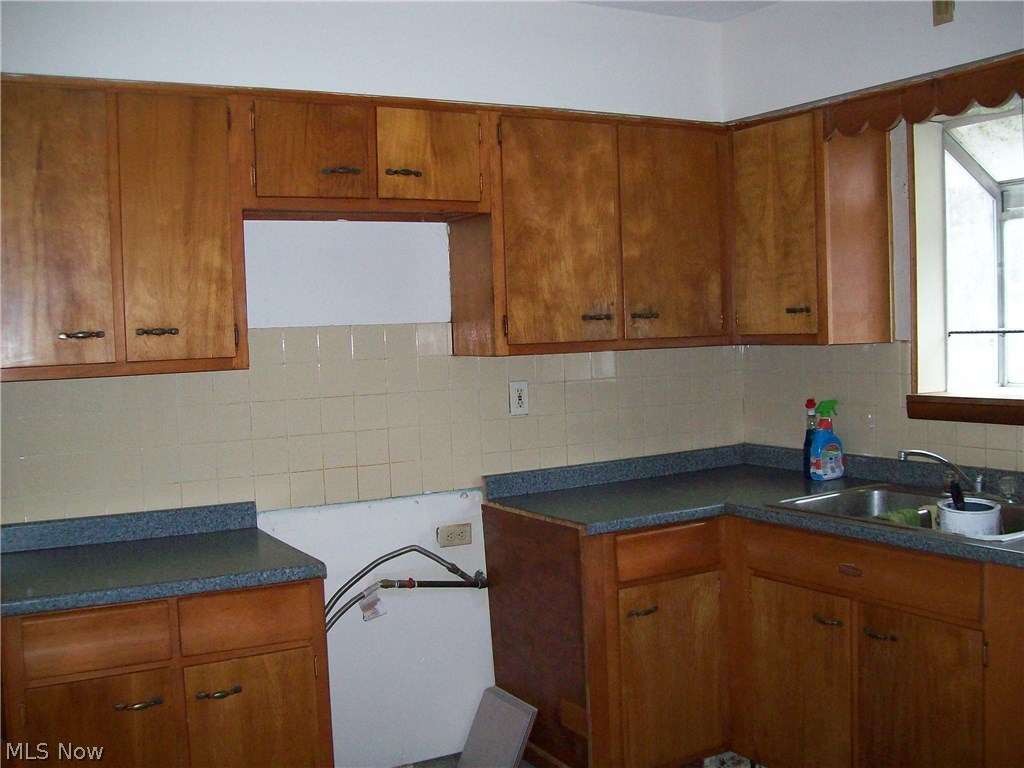 167 Fairview Road Geneva, OH 44041 - Photo 5 of 35 Kitchen in main house