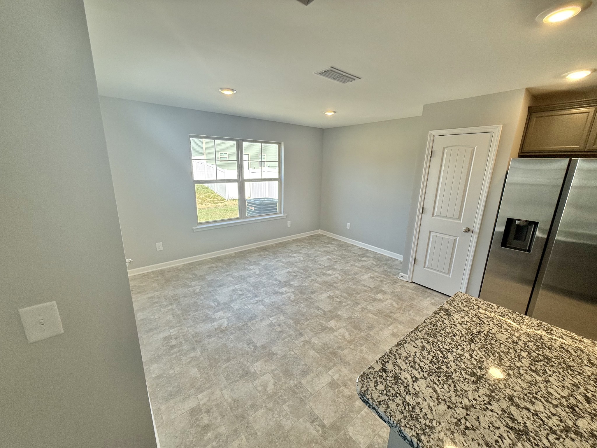 133 Stonehenge Circle Manchester, TN 37355 - Photo 3 of 10