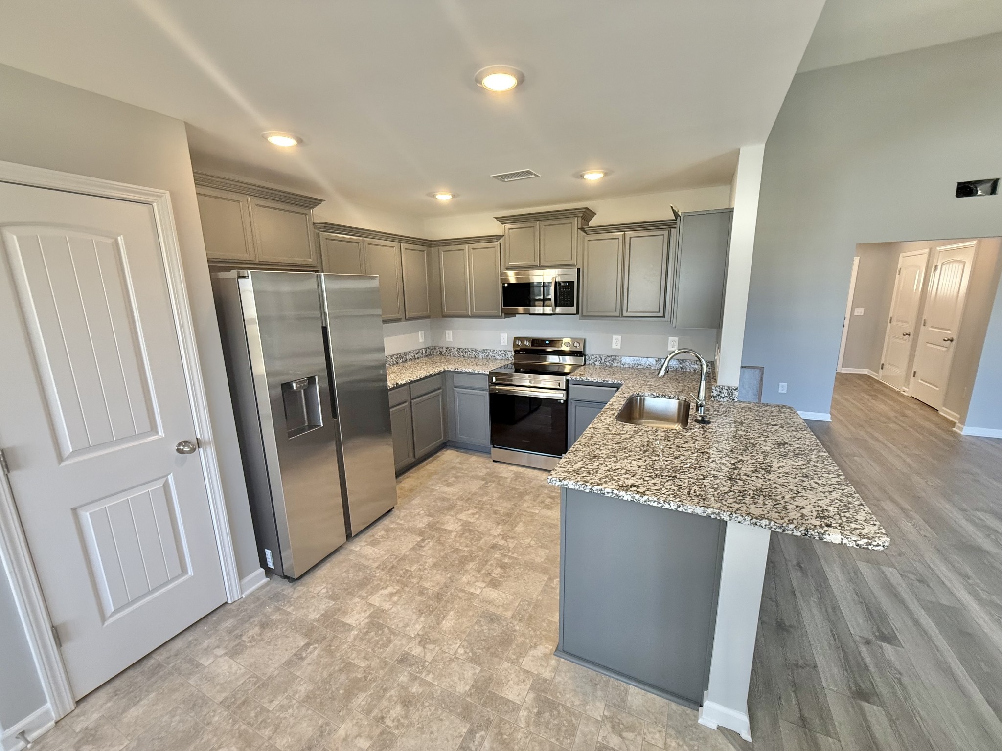 133 Stonehenge Circle Manchester, TN 37355 - Photo 4 of 10