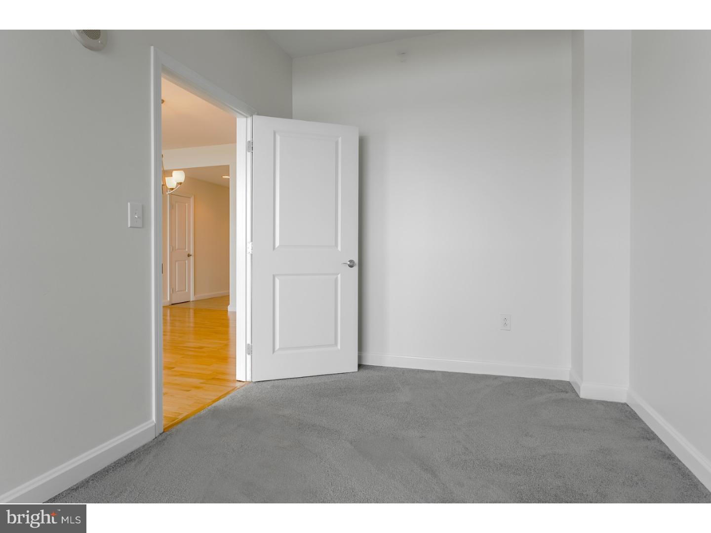 901 North Penn Street, Unit R1506 Philadelphia, PA 19123 - Photo 17 of 25 Den