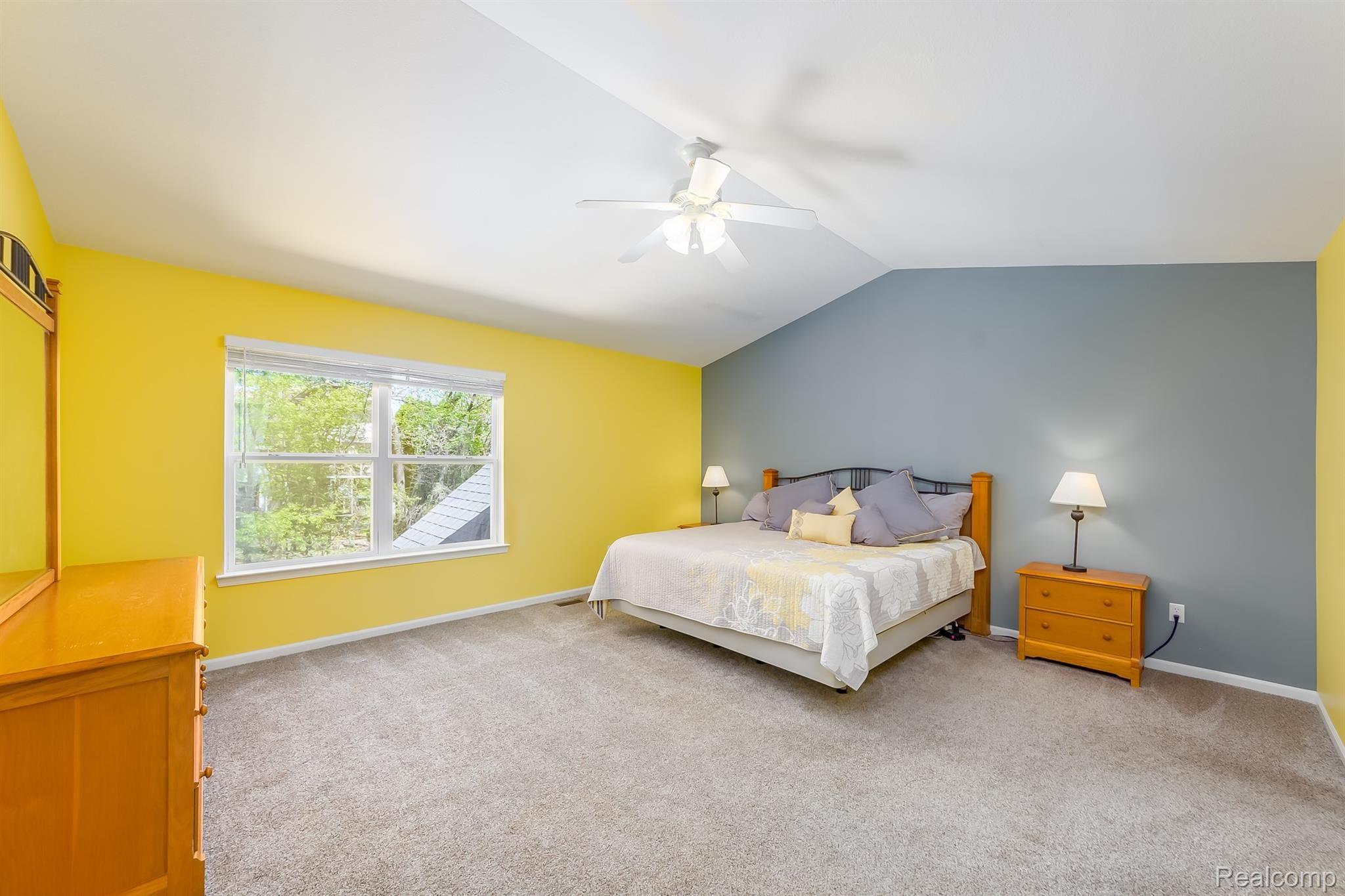 9855 Viewcrest Court Howell, MI 48843 - Photo 13 of 30 Primary bedroom suite