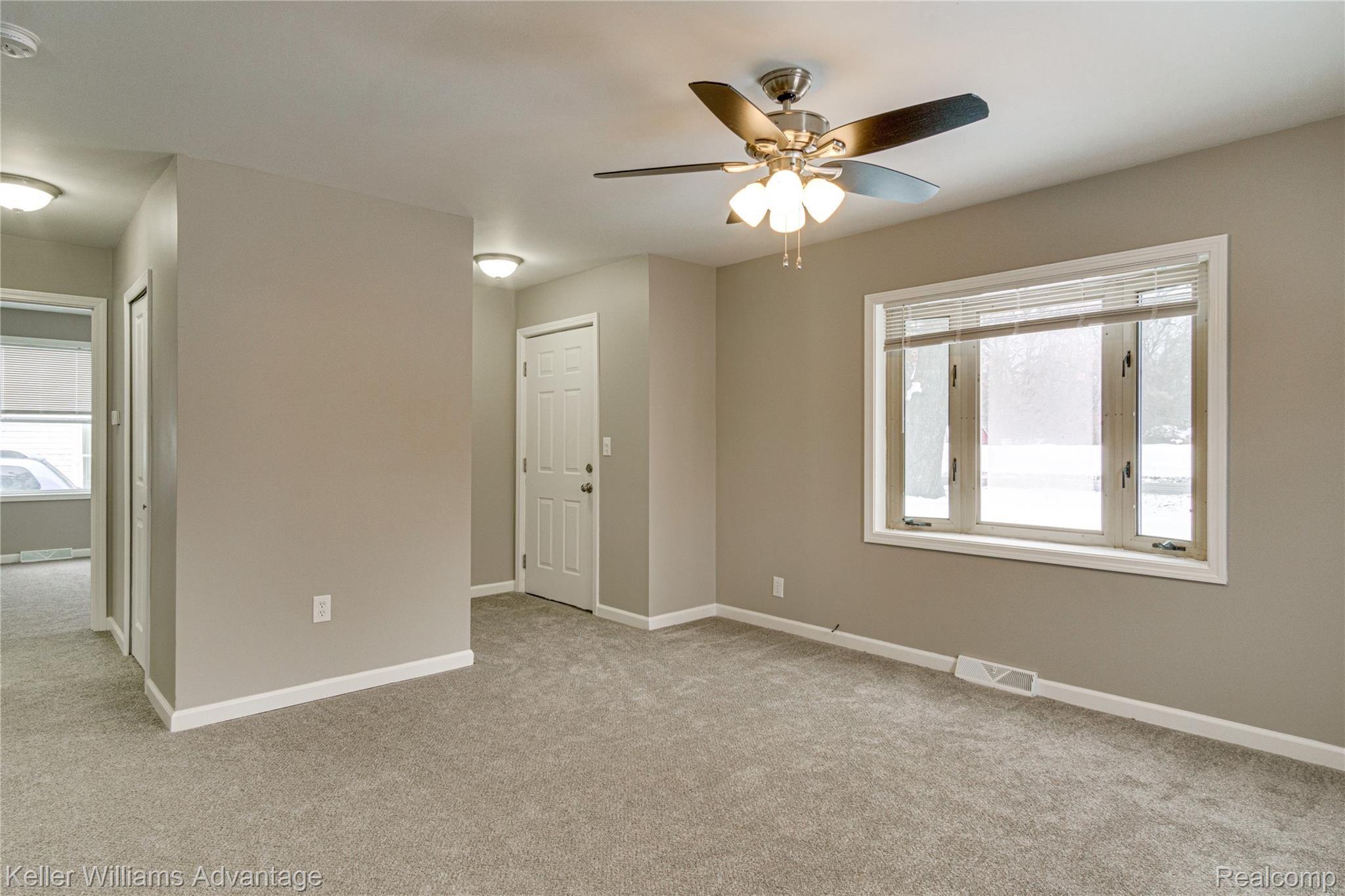 3565 Watkins Lake Road Waterford, MI 48328 - Photo 8 of 28 Livingroom 1.jpg
