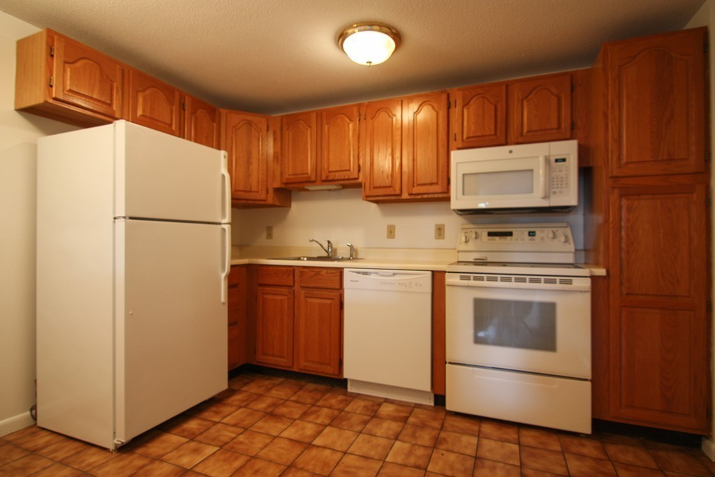 77 Leonard Road, Unit 77 Boxborough, MA 01719 - Photo 5 of 13