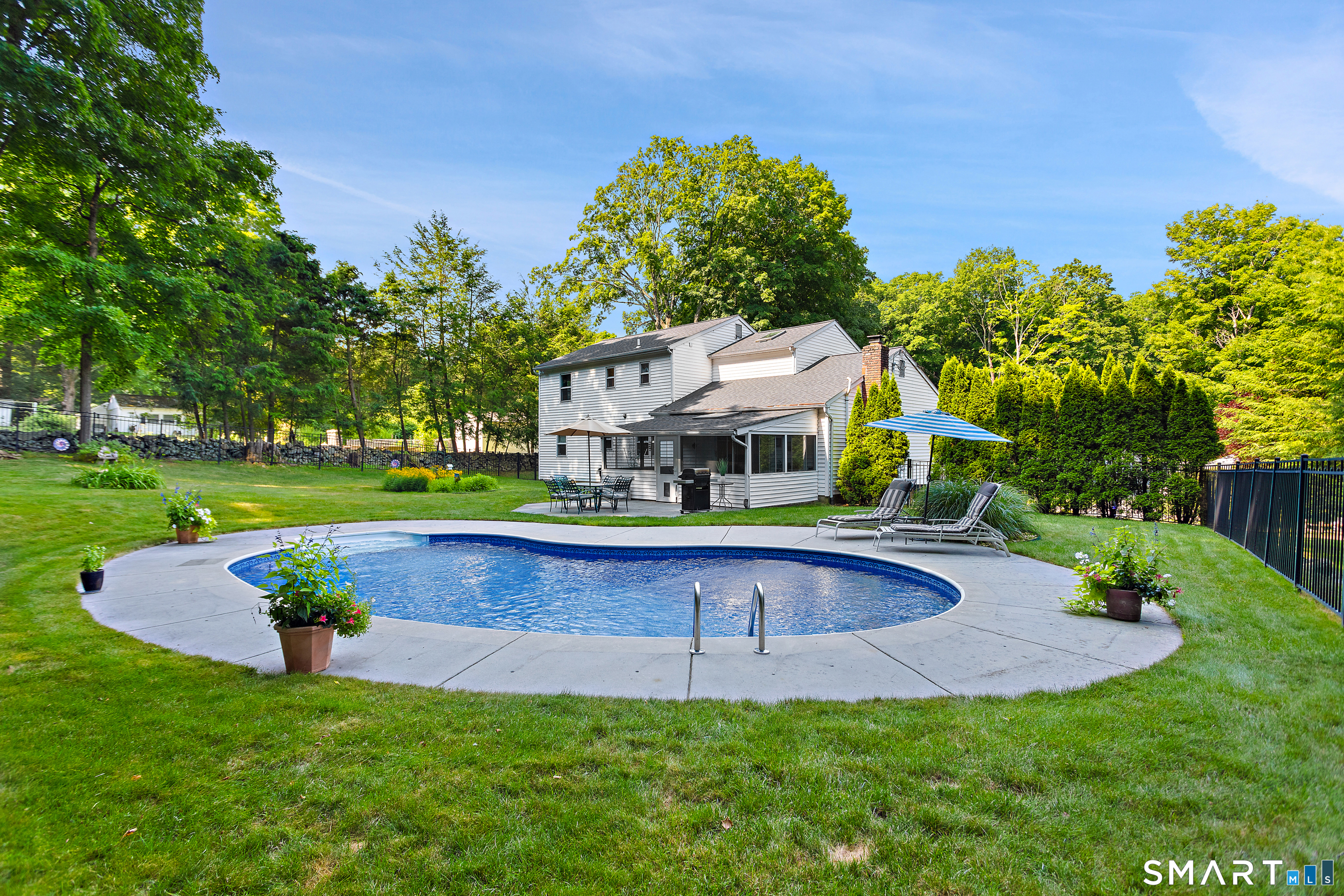 4 Windaway Road Bethel, CT 06801 - Photo 2 of 33