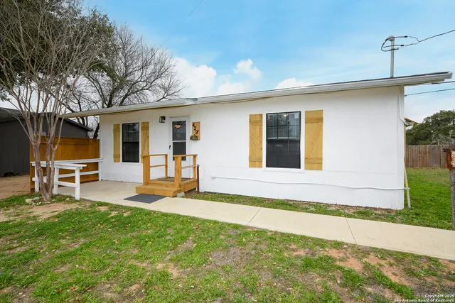 $1,150 | 429 Palo Alto Drive, Von Ormy, TX 78073