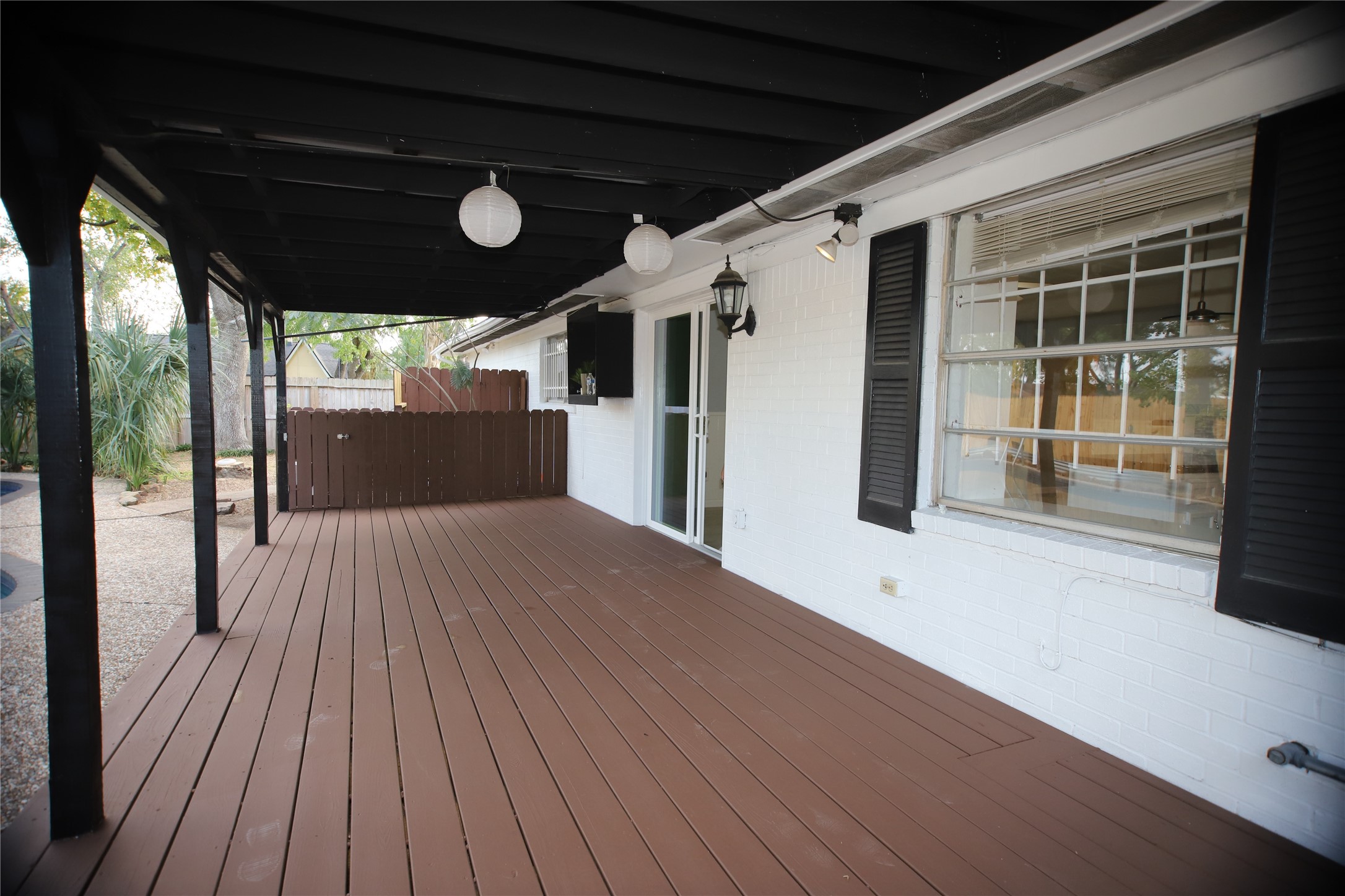2502 Knoll Street Houston, TX 77080 - Photo 14 of 38 Grand covered patio on the back of the house.