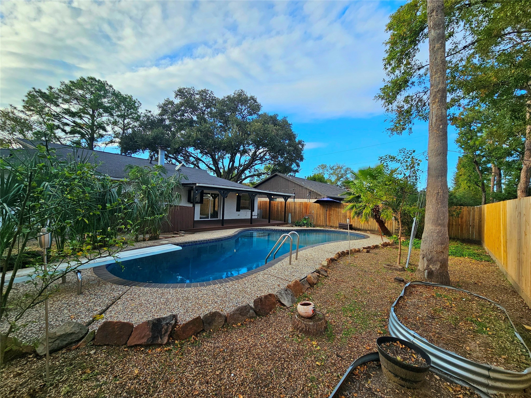 2502 Knoll Street Houston, TX 77080 - Photo 16 of 38 Resort styled pool.