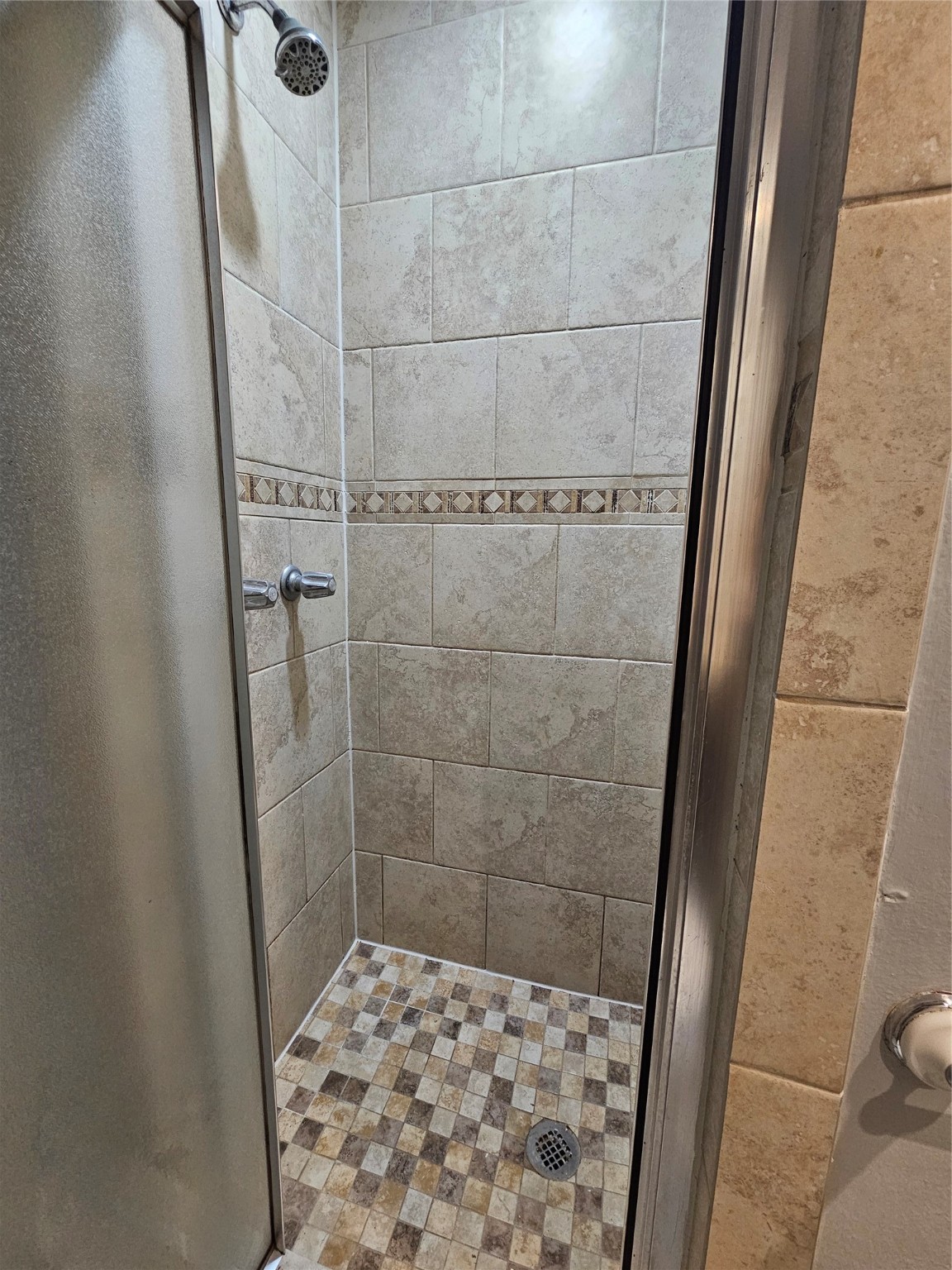 2502 Knoll Street Houston, TX 77080 - Photo 19 of 38 Primary bathroom with shower place.